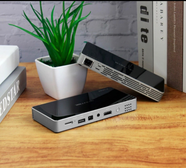 Glossy Pocket Smart&nbsp;Projector